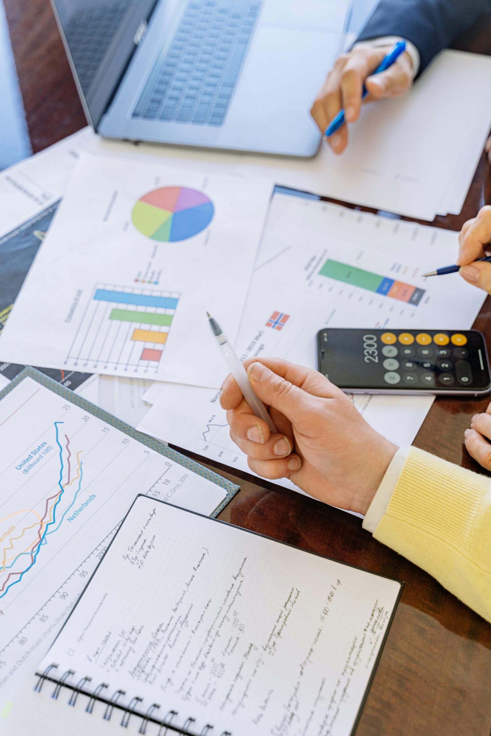 "Como Tomar Decisões Financeiras Inteligentes: Dicas e Estratégias para Controlar Suas Finanças" Texto alternativo para imagem: